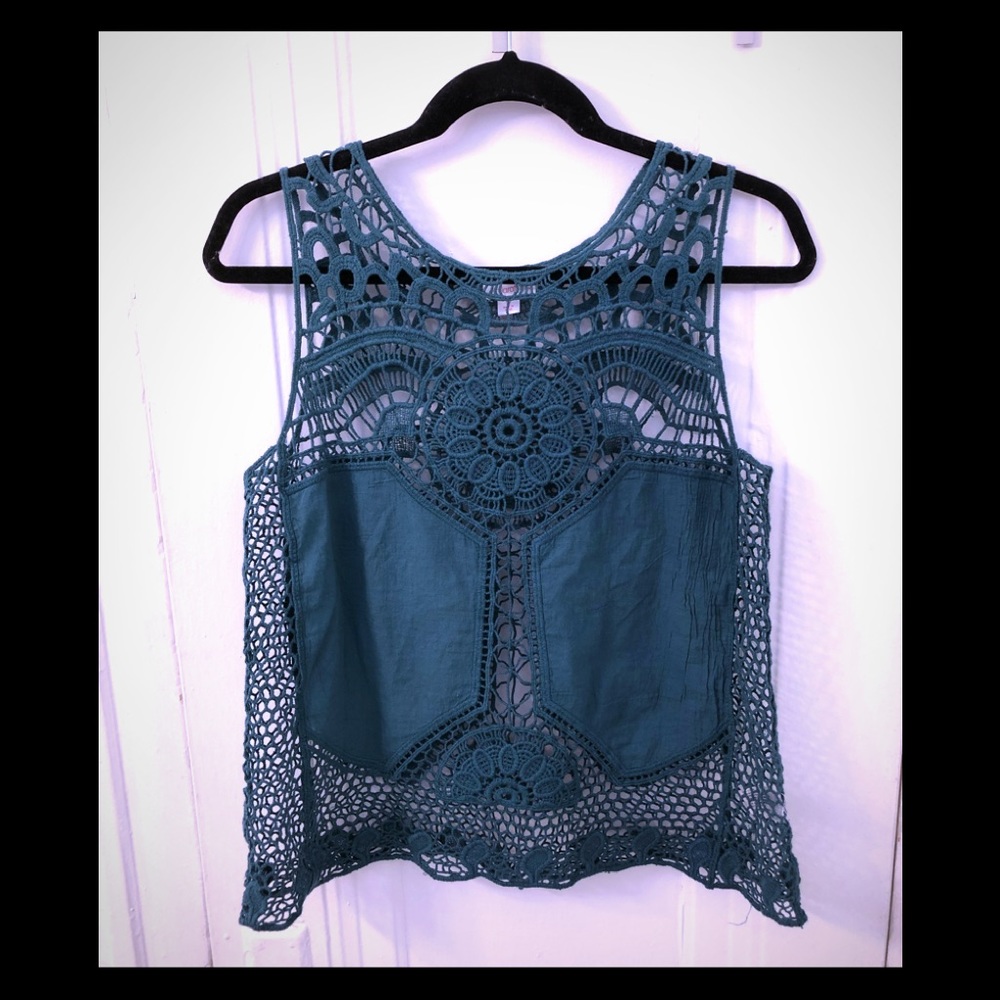 Xhilaration crotchet top from target. Size xs.